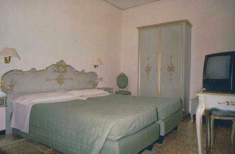 โรงแรมเซเรนิสซิมา เวนิส ภายนอก รูปภาพ